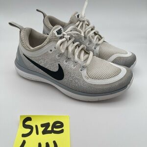 Nike Cream and Gray Running Shoes